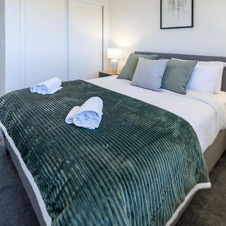 1 Bedroom 1 Bath, Executive Escape, Northlands Mall كريستتشيرش المظهر الخارجي الصورة