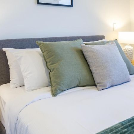 1 Bedroom 1 Bath, Executive Escape, Northlands Mall كريستتشيرش المظهر الخارجي الصورة